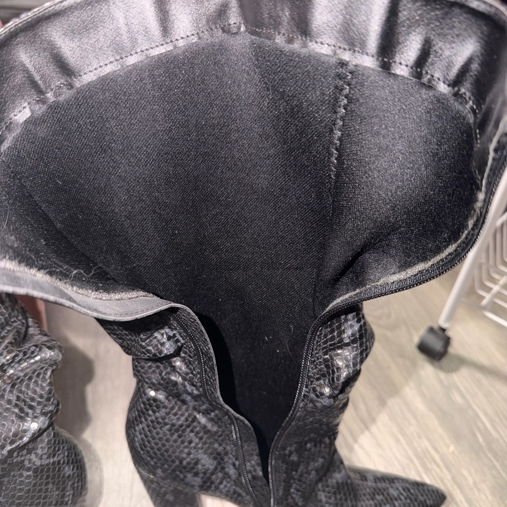 Snakeskin Pattern Boots - Picture 4 of 4